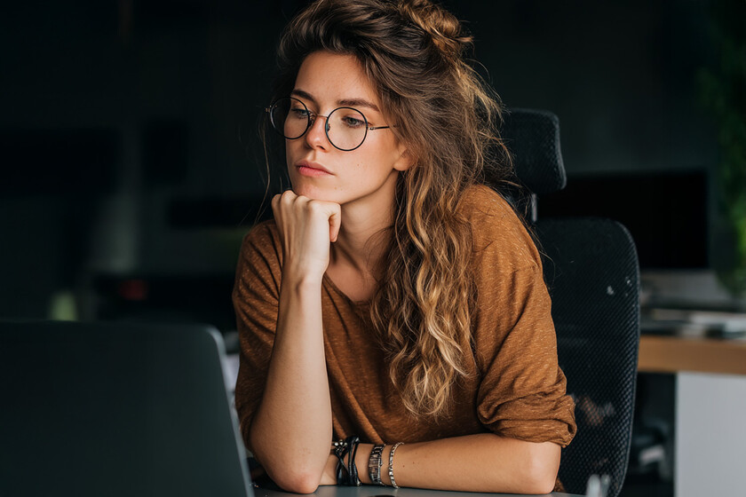 Ni semana de 4 días ni teletrabajo, el 50% de los Milenial está dispuesto a recortarse el sueldo si sus jefes les salvan del burnout y la desconexión digital